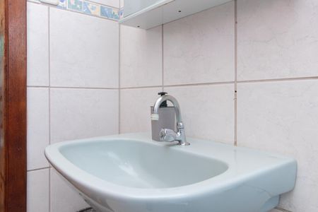 Banheiro de apartamento à venda com 1 quarto, 44m² em Centro Histórico, Porto Alegre