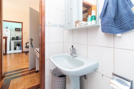 Banheiro de apartamento à venda com 1 quarto, 44m² em Centro Histórico, Porto Alegre