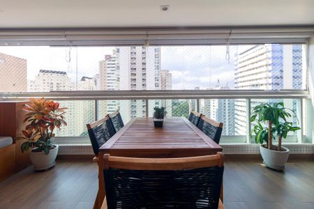 Apartamento à venda com 127m², 3 quartos e 3 vagas Apartamento à venda com 127m², 3 quartos e 3 vagasVaranda