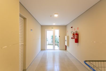 Apartamento para alugar com 32m², 2 quartos e sem vaga Apartamento para alugar com 32m², 2 quartos e sem vagaHall Social
