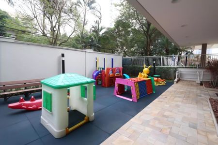 Apartamento à venda com 198m², 3 quartos e 4 vagasÁrea comum - Playground