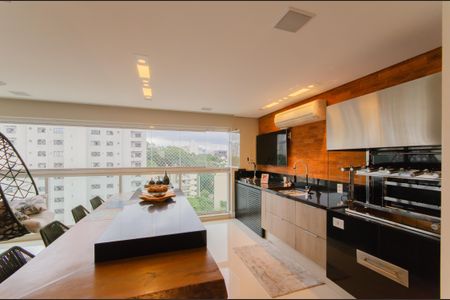 Apartamento à venda com 198m², 3 quartos e 4 vagasSala