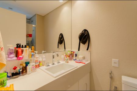 Apartamento à venda com 198m², 3 quartos e 4 vagasBanheiro da Suíte 1