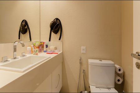 Apartamento à venda com 198m², 3 quartos e 4 vagasBanheiro da Suíte 1