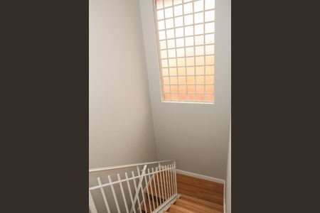 Casa para alugar com 180m², 4 quartos e 2 vagasEscada