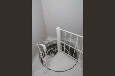 Casa para alugar com 180m², 4 quartos e 2 vagasEscada