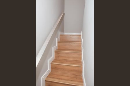 Casa para alugar com 180m², 4 quartos e 2 vagasEscada