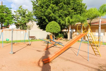 Casa de condomínio à venda com 105m², 2 quartos e 2 vagasÁrea comum - Playground