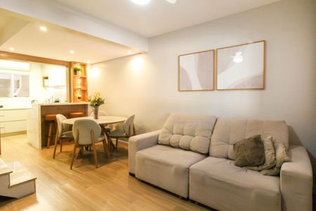 Sala de casa de condomínio à venda com 2 quartos, 105m² em Rio Branco, Canoas