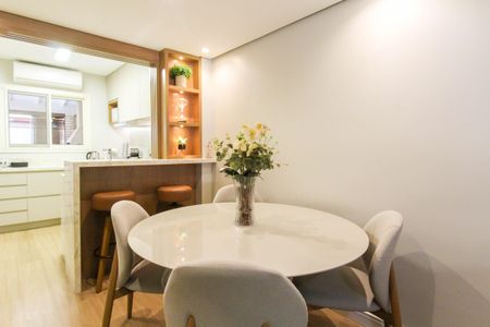 Casa de condomínio à venda com 105m², 2 quartos e 2 vagasSala