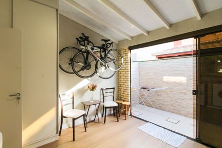 Casa de condomínio à venda com 105m², 2 quartos e 2 vagasÁrea de Serviço