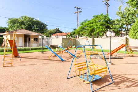 Casa de condomínio à venda com 105m², 2 quartos e 2 vagasÁrea comum - Playground