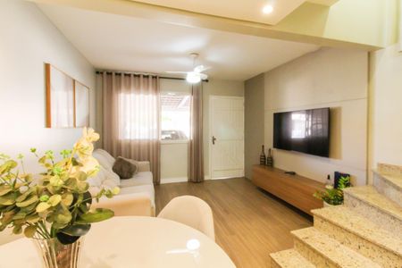 Casa de condomínio à venda com 105m², 2 quartos e 2 vagasSala