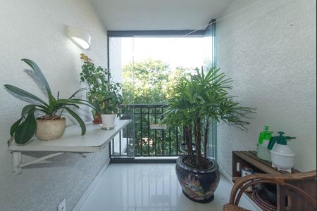Apartamento à venda com 64m², 2 quartos e 1 vaga Apartamento à venda com 64m², 2 quartos e 1 vagaVaranda