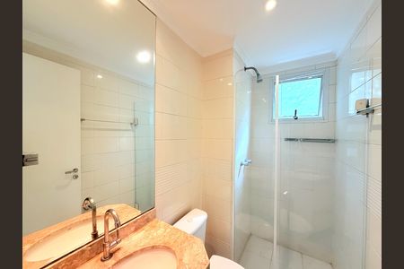 Banheiro social de apartamento para alugar com 2 quartos, 64m² em Jardim Aeroporto, São Paulo