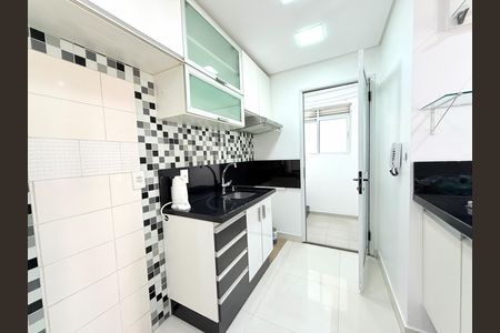 Cozinha de apartamento para alugar com 2 quartos, 64m² em Jardim Aeroporto, São Paulo