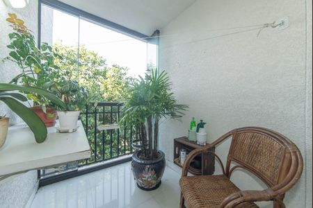 Apartamento à venda com 64m², 2 quartos e 1 vaga Apartamento à venda com 64m², 2 quartos e 1 vagaVaranda