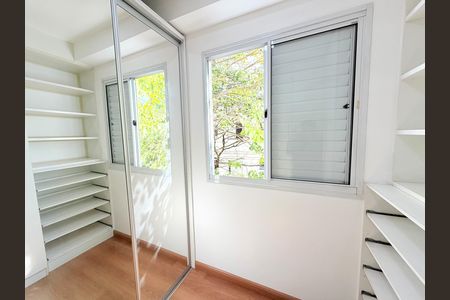 Closet da Suíte de apartamento para alugar com 2 quartos, 64m² em Jardim Aeroporto, São Paulo