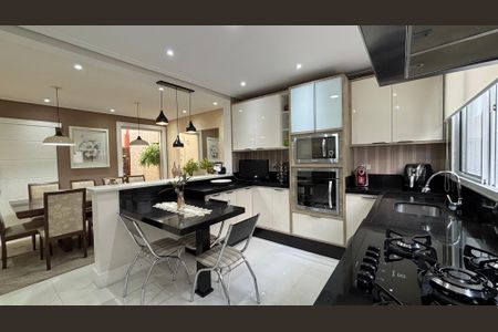 Casa à venda com 300m², 3 quartos e 6 vagasCozinha