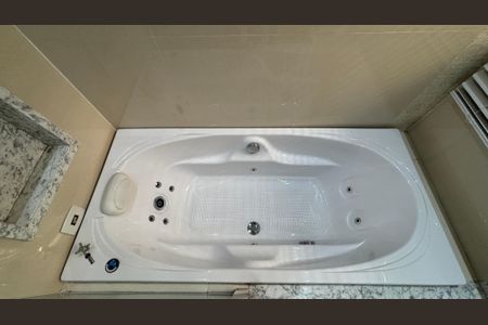 Casa à venda com 300m², 3 quartos e 6 vagasBanheiro da Suíte 1