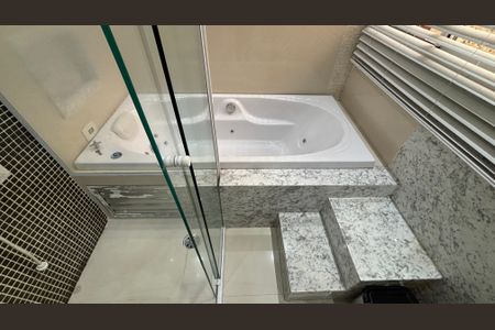 Casa à venda com 300m², 3 quartos e 6 vagasBanheiro da Suíte 1
