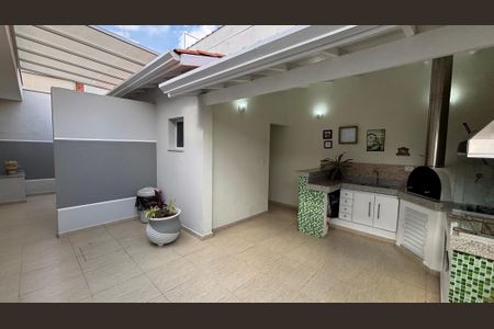 Casa à venda com 300m², 3 quartos e 6 vagasQuintal