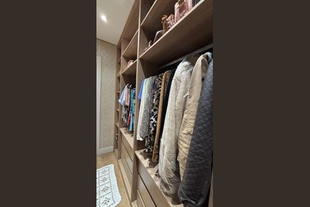 Casa à venda com 300m², 3 quartos e 6 vagasCloset da Suíte 1