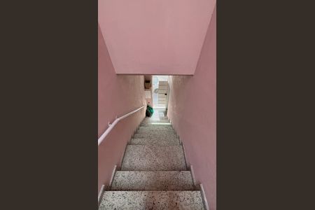 Casa à venda com 300m², 3 quartos e 6 vagasEscada