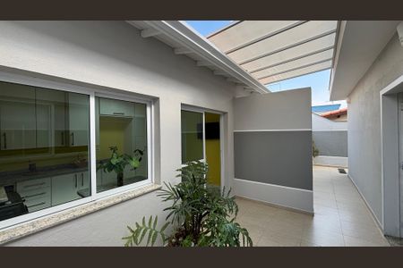 Casa à venda com 300m², 3 quartos e 6 vagasQuintal