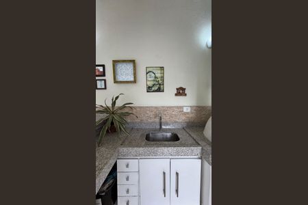 Casa à venda com 300m², 3 quartos e 6 vagasQuintal