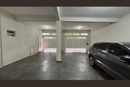 Casa à venda com 300m², 3 quartos e 6 vagasGaragem