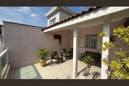 Casa à venda com 300m², 3 quartos e 6 vagasSala - Varanda