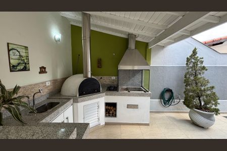 Casa à venda com 300m², 3 quartos e 6 vagasQuintal