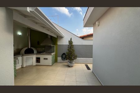 Casa à venda com 300m², 3 quartos e 6 vagasQuintal