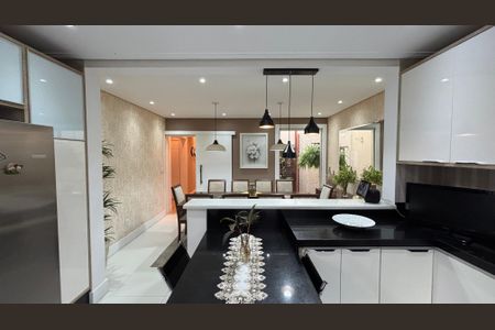 Casa à venda com 300m², 3 quartos e 6 vagasCozinha