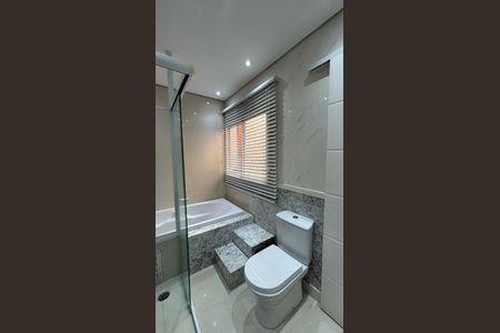 Casa à venda com 300m², 3 quartos e 6 vagasBanheiro da Suíte 1