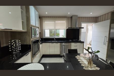 Casa à venda com 300m², 3 quartos e 6 vagasCozinha