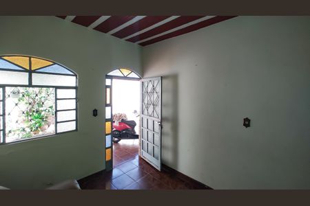 Casa à venda com 3 quartos, 200m² em Conjunto Cristina (sao Benedito), Belo Horizonte