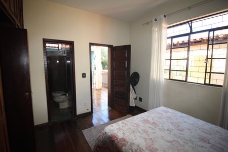 Casa à venda com 320m², 5 quartos e 3 vagasQuarto 4