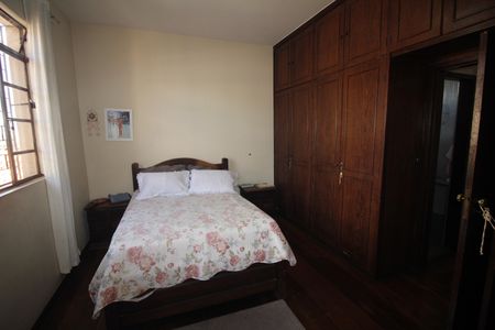 Casa para alugar com 320m², 5 quartos e 3 vagasQuarto 4