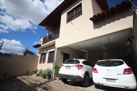 Casa para alugar com 320m², 5 quartos e 3 vagasQuintal