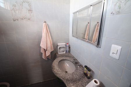 Casa para alugar com 320m², 5 quartos e 3 vagasBanheiro 2