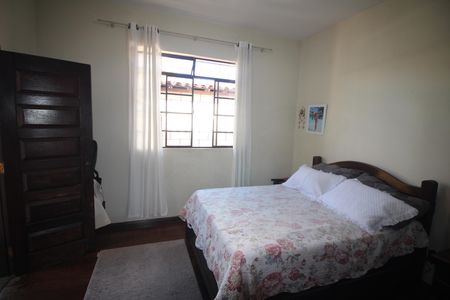 Casa à venda com 320m², 5 quartos e 3 vagasQuarto 4