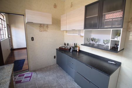 Casa à venda com 320m², 5 quartos e 3 vagasCozinha 1
