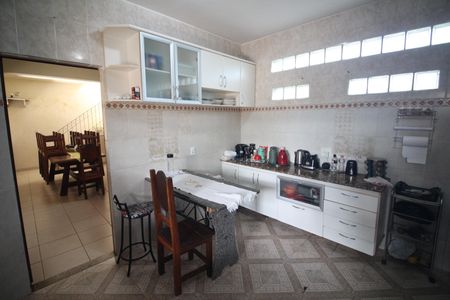 Casa à venda com 320m², 5 quartos e 3 vagasCozinha 2