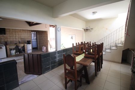 Casa para alugar com 320m², 5 quartos e 3 vagasÁrea gourmet