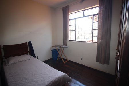 Casa à venda com 320m², 5 quartos e 3 vagasQuarto 2