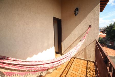 Casa à venda com 320m², 5 quartos e 3 vagasVaranda