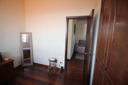 Casa à venda com 320m², 5 quartos e 3 vagasQuarto 1