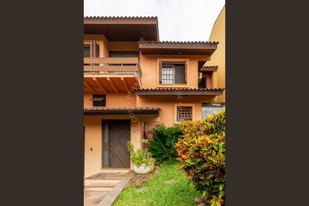 Casa para alugar com 317m², 4 quartos e 4 vagasFachada